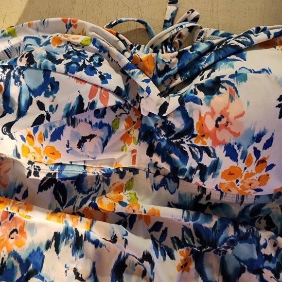 Vibrant One-Piece Swimsuit - Picture 4 of 5